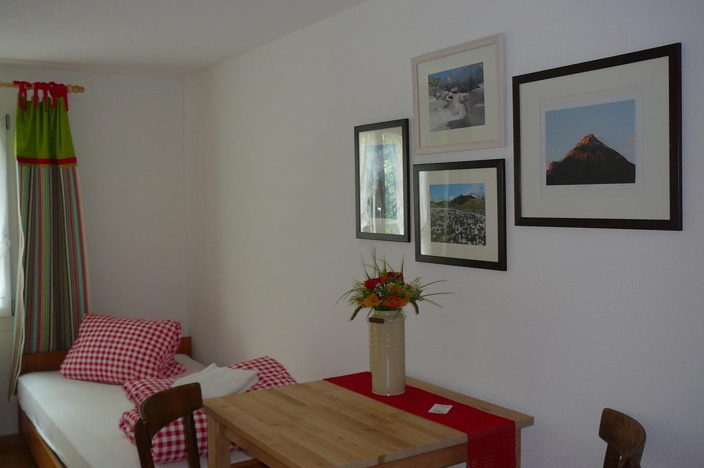 Gaestehaus Schaefli Intschi Chambre photo
